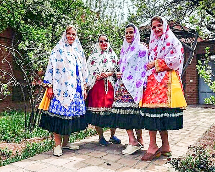 Traditional clothing style in Abyaneh (Viuna)